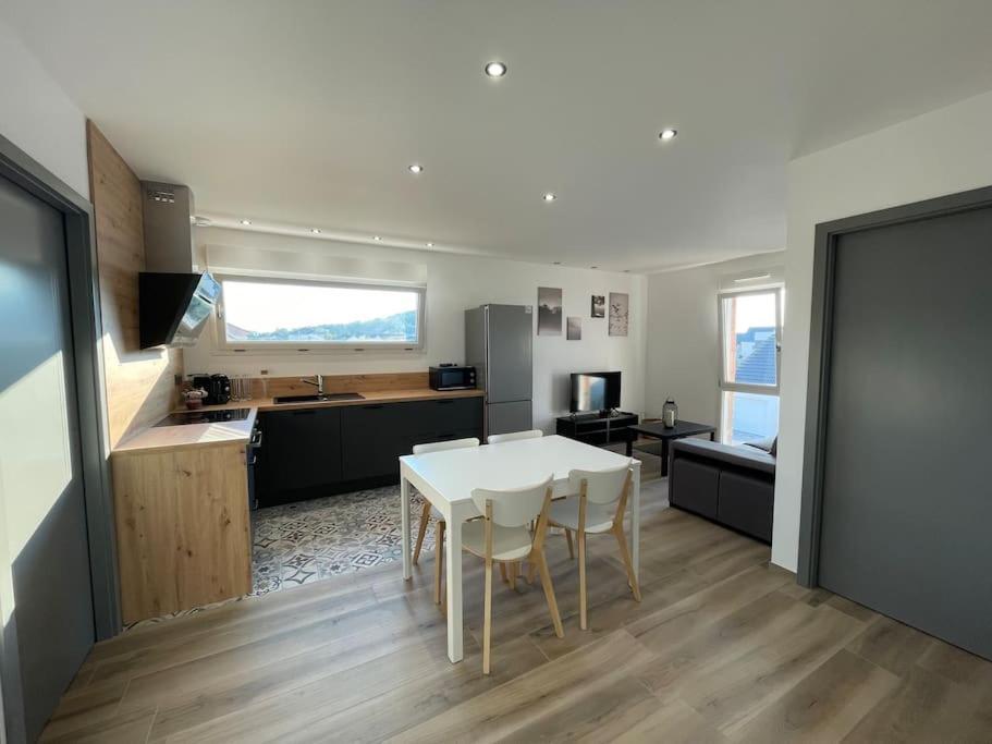 Appartement Climatise Charmes  Buitenkant foto