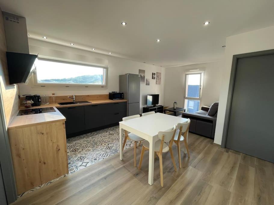 Appartement Climatise Charmes  Buitenkant foto