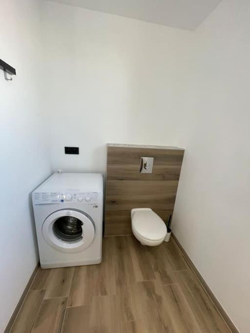 Appartement Climatise Charmes  Buitenkant foto