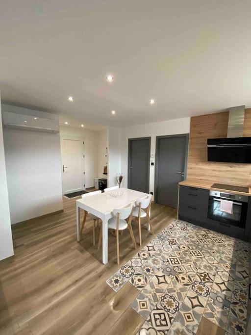 Appartement Climatise Charmes  Buitenkant foto