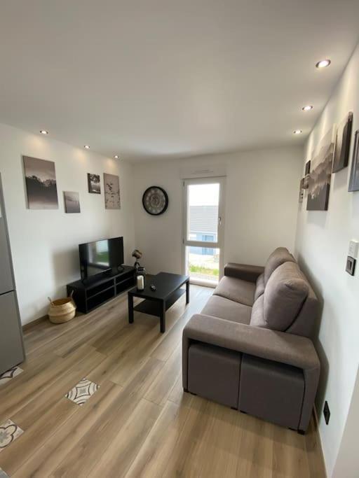 Appartement Climatise Charmes  Buitenkant foto