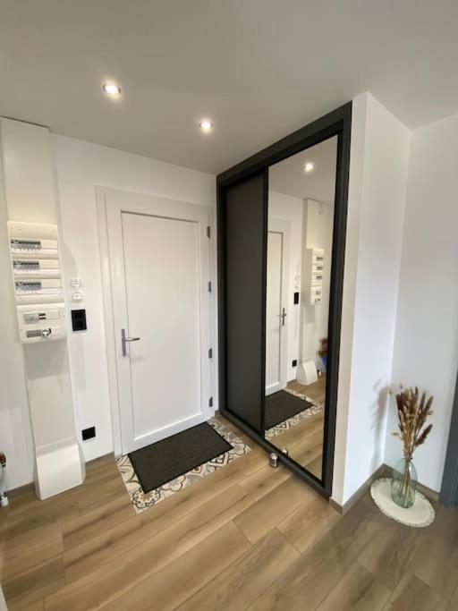 Appartement Climatise Charmes  Buitenkant foto