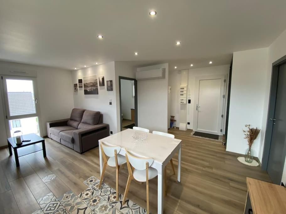 Appartement Climatise Charmes  Buitenkant foto